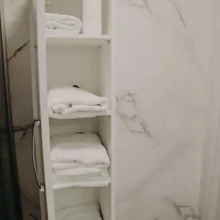 D&d Apartment's Delightful With Parking!
