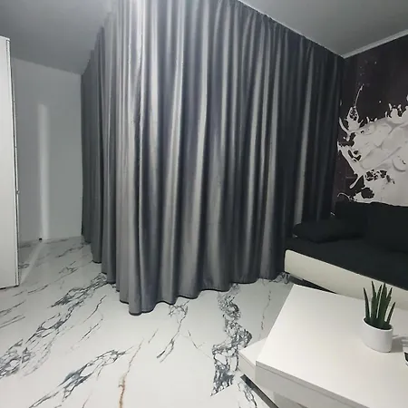 D&d Apartment's Delightful With Parking!